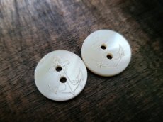 画像2: フランスヴィンテージ  貝ボタン いかりのマーク 2個セット 18mm (2)